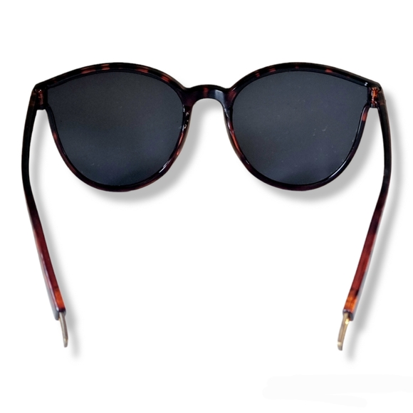 Victoria's Secret brown tortoise shell frame, large round cat eye sunglasses - Picture 3 of 5